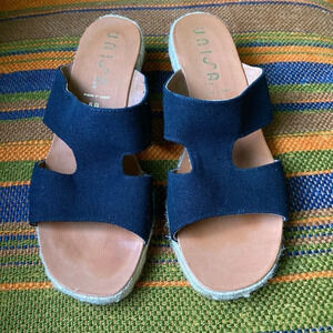 Unisa Black Canvas Sandals with Jute Soles, Size 8B‎